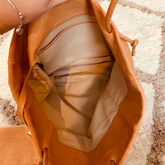 VINCE. Canyon tote with pouch in camel - Picture 4 of 8